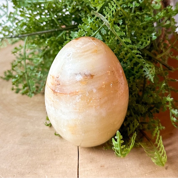 Banded Tan & Brown Carved Onyx Gemstone Crystal Egg Vintage - Picture 3 of 6